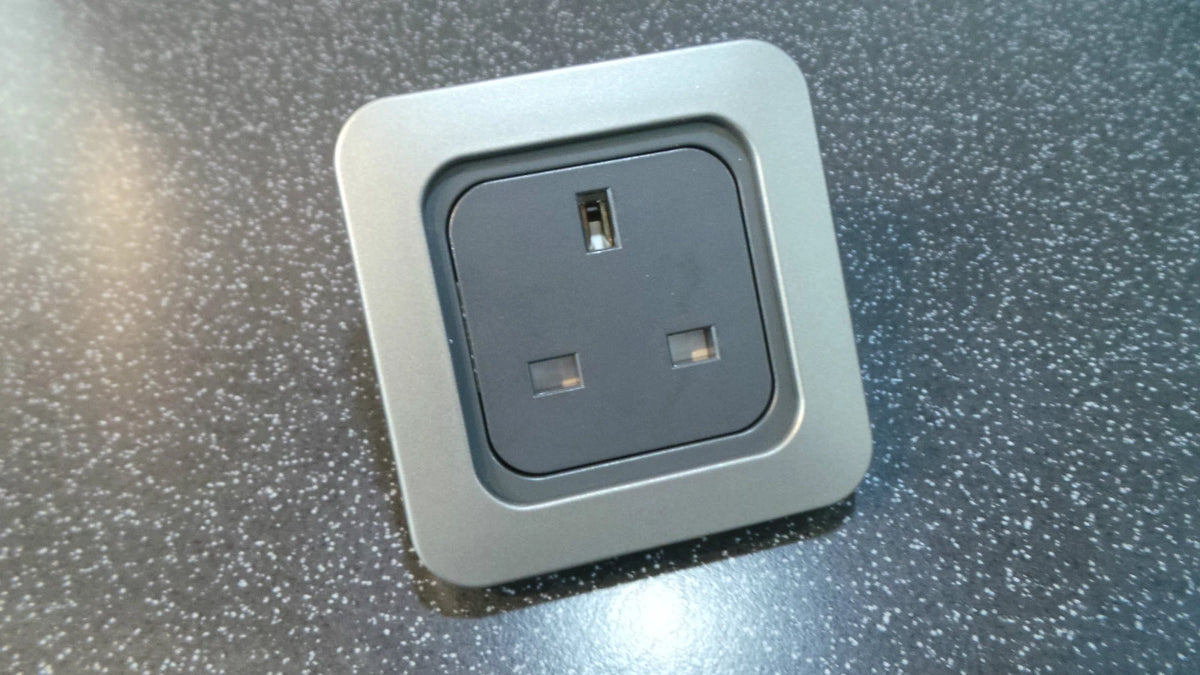 240V 3-Pin UK Socket for Caravan Motorhome C-Line/CBE (No Part Numbers)