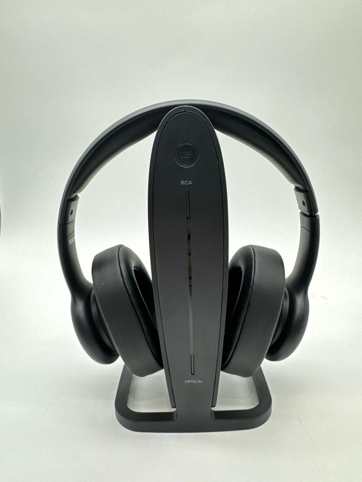 INSIGNIA RF Wireless Over-Ear Headphones Black NS-HAWHP2 (2010–2010)