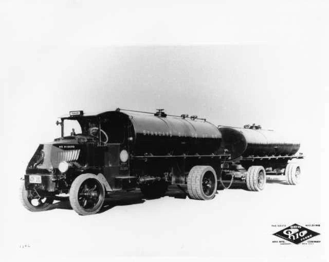 1920s Mack AC Tanker Truck with Ohio Tanks 0119