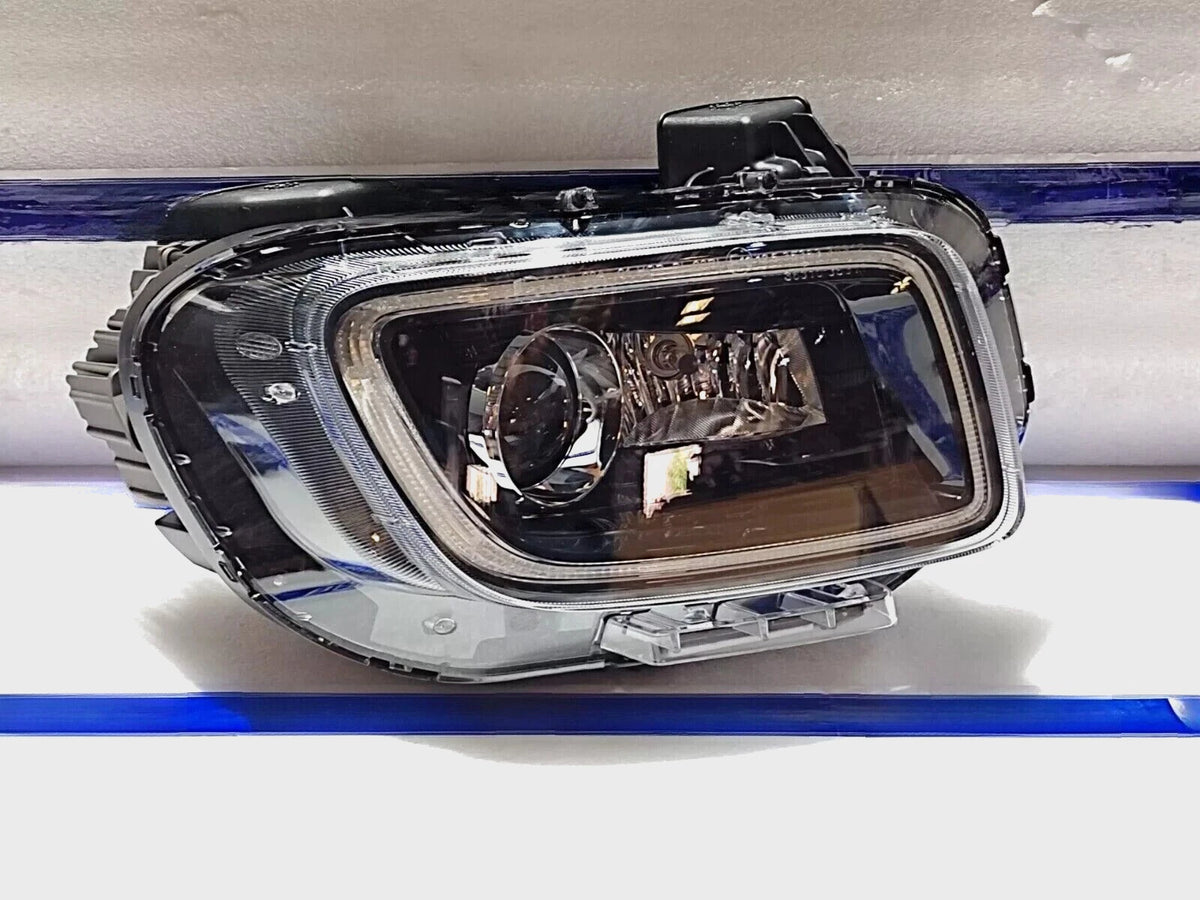 Right Projector Headlight for Hyundai Venue (2020–2023) 92102K3100