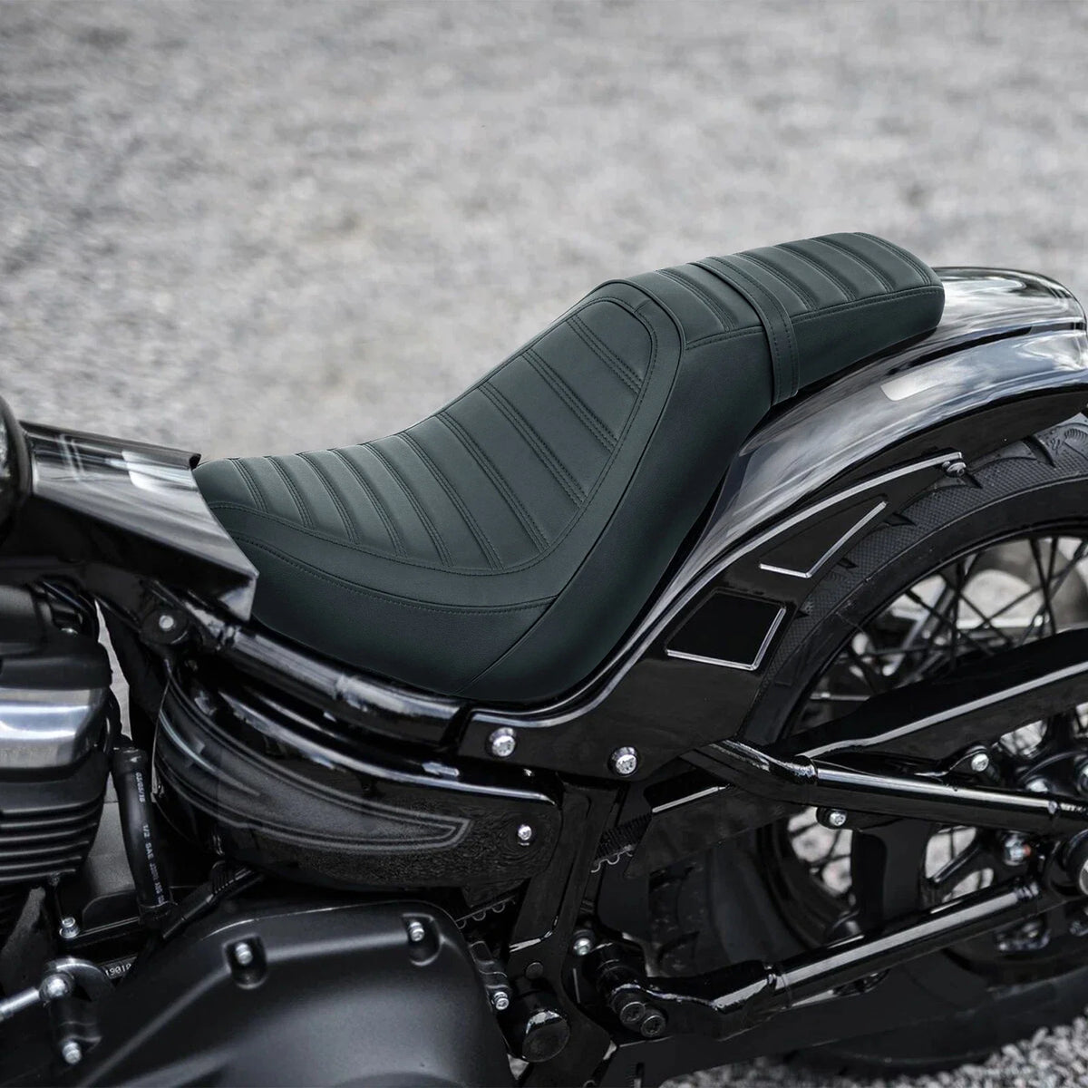Driver Passenger Seat for Harley FLDE Street Bob Heritage Classic (2018–2025)