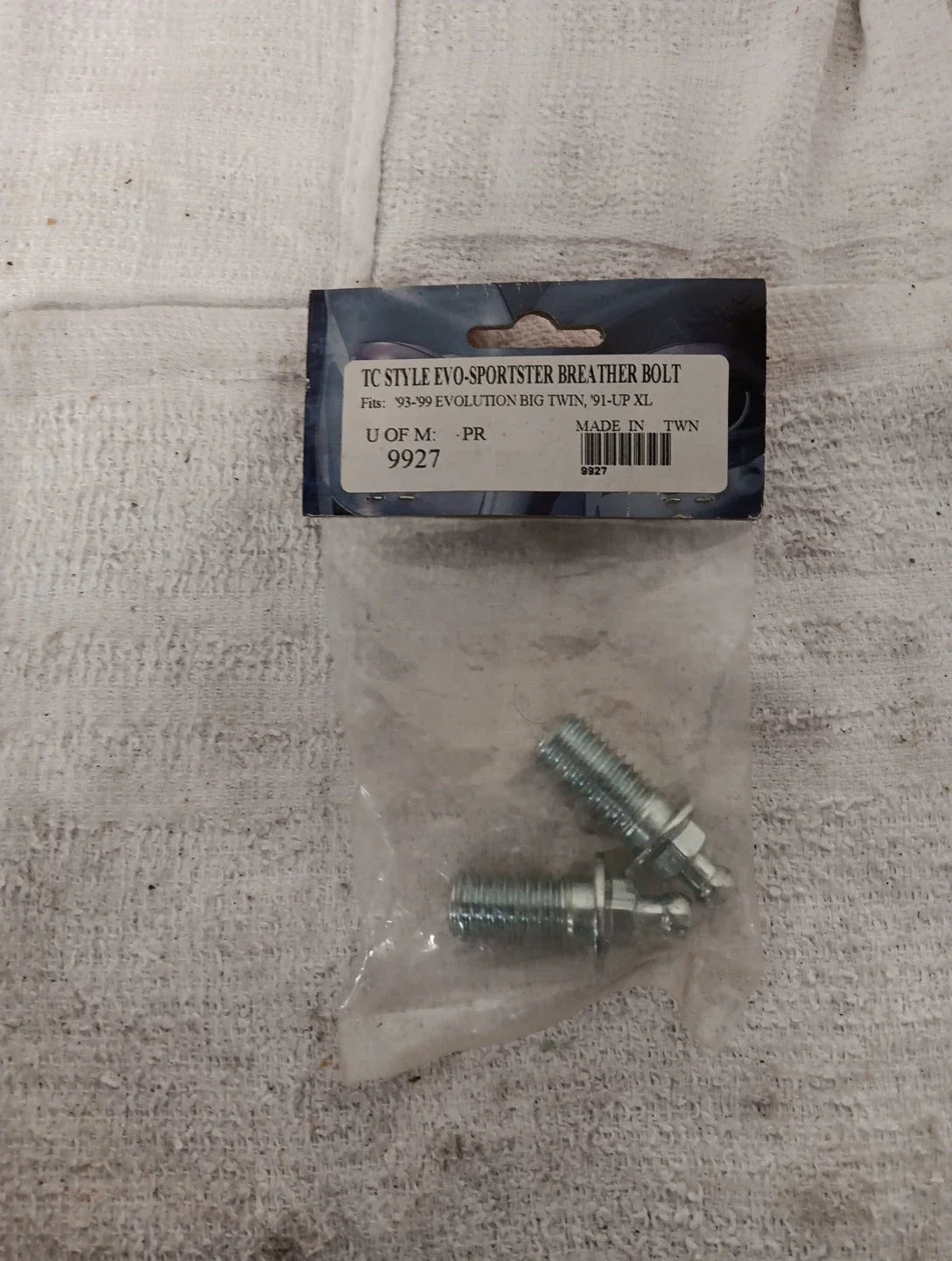 Kuryakyn TC Style Breather Bolts for Harley Sportster (EVO, 9927)