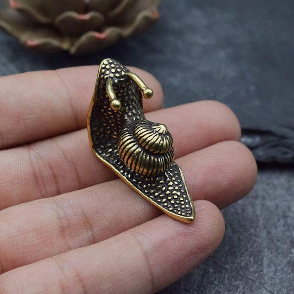 Brass Solid Snail Carved Statue for Home Decor (Antique Ornament)