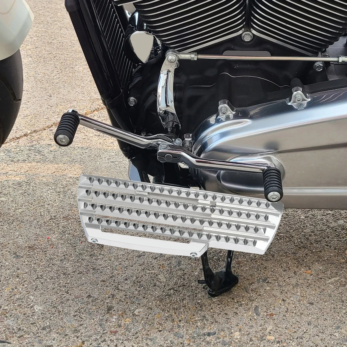 Front Rider Footboard Floorboard for Harley Softail Slim Deluxe Fat Boy (2018–2023)
