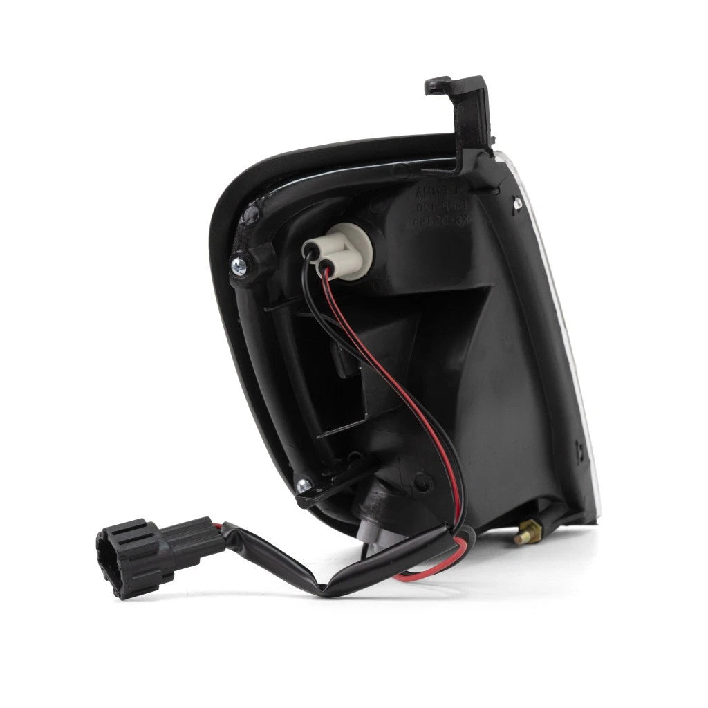 Corner Light for Nissan Xterra (2000–2001) NI2520124, CLX-M1-314-1529L-AC-CL360A1