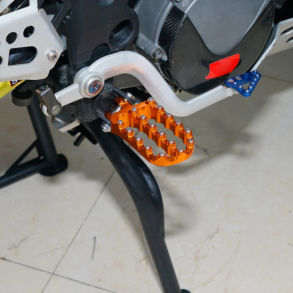 Wide Foot Pegs for KTM 690 Enduro/R SMC/R Supermoto/R (2013–2023)