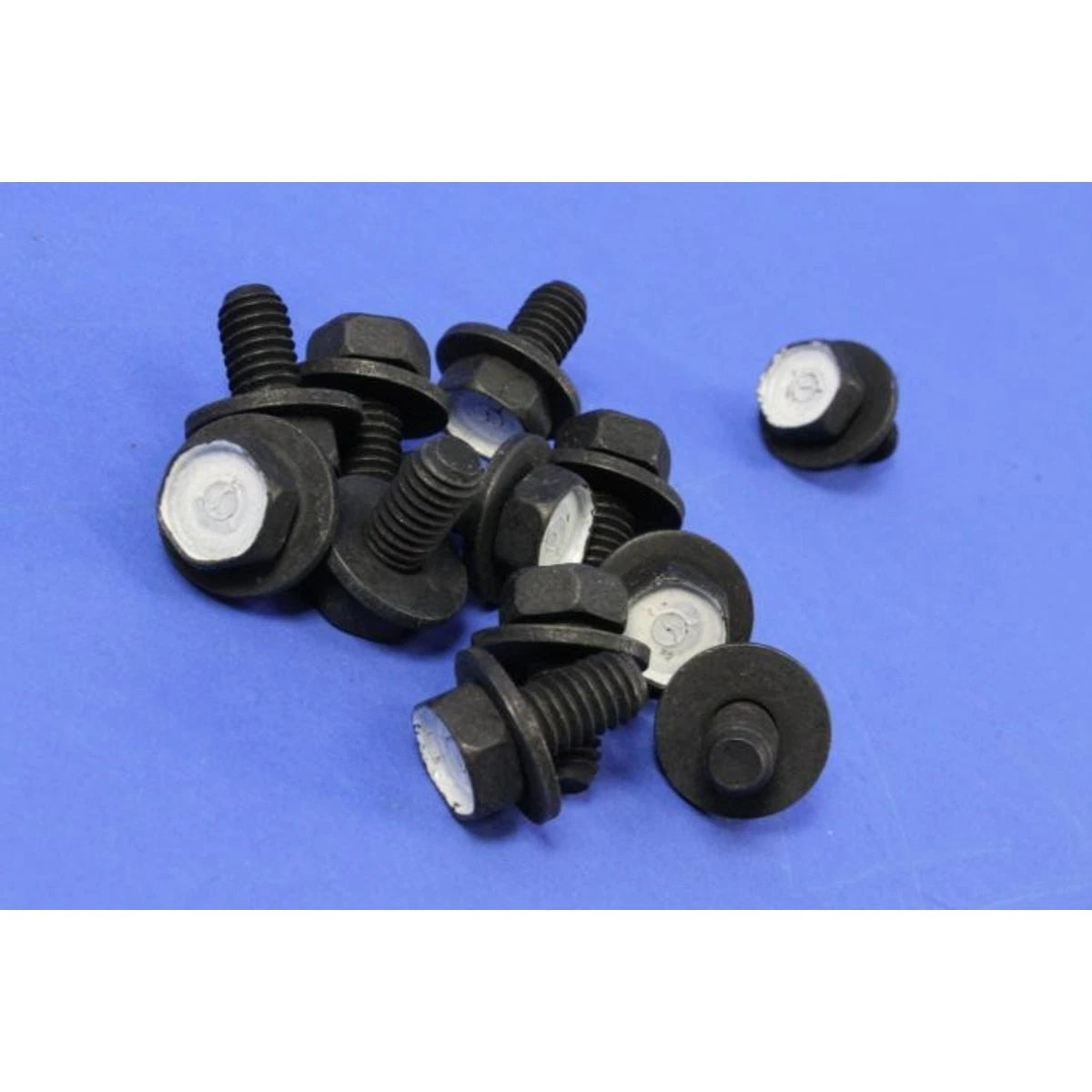 Set of 4 Automatic Transmission Case Extension Bolts for Jeep Dodge Ram (2001–2002) 06036330AA