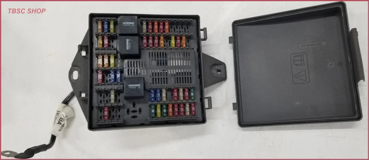 Rear Trunk Fuse Relay Box for Jaguar XJ8 VDP (2004–2007) 2W93-14N093-BC