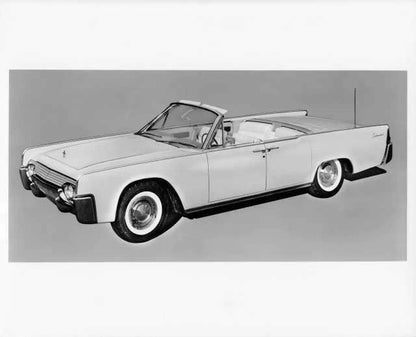 1961 Lincoln Continental Convertible Press Photo and Release 0029