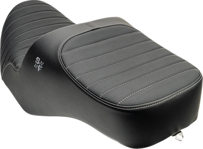 Chariot Seat for FLH/FLT (2023–2026) - Silver Classic Stitch, Silver Logo