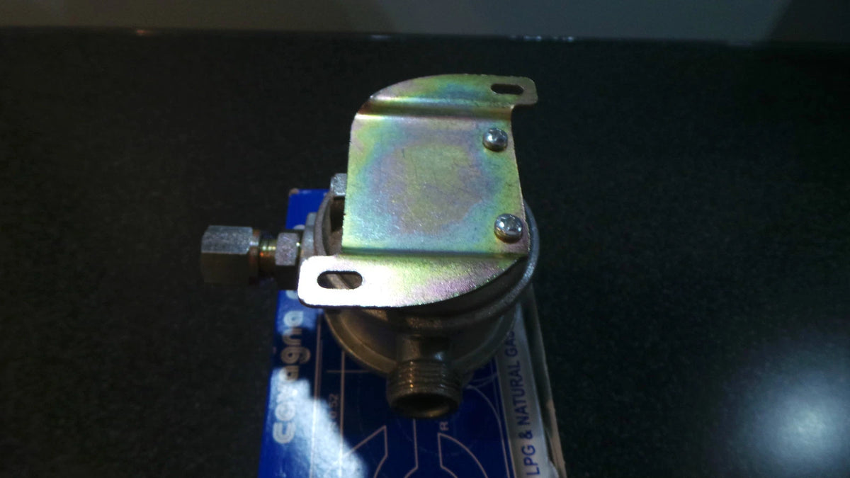 Cavagna LPG Gas Regulator 8mm Inlet 90° for Caravan Motorhome (R43908)