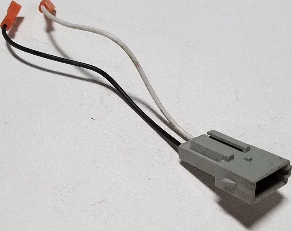 Speaker Female Plug Clip for Ford Thunderbird Cougar (1989–1997)