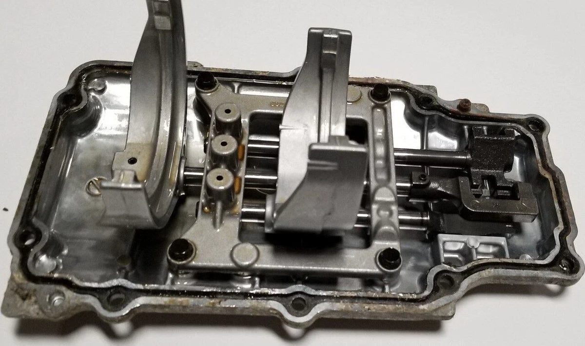 M5R2 RKE transmission cover with shift forks for Thunderbird SC (1989–1995)