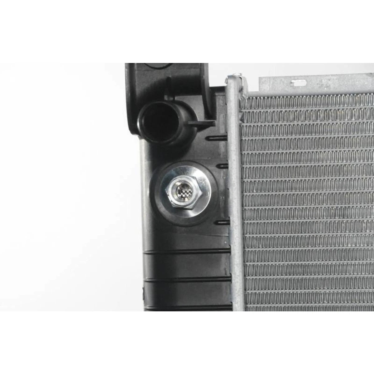 Radiator for Chevy Suburban, Yukon, Silverado 1500 (2001–2013) 21653