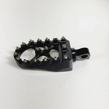 1 Replacement Black 6061-T6 Foot Peg for Harley Touring Dyna Softail (–)