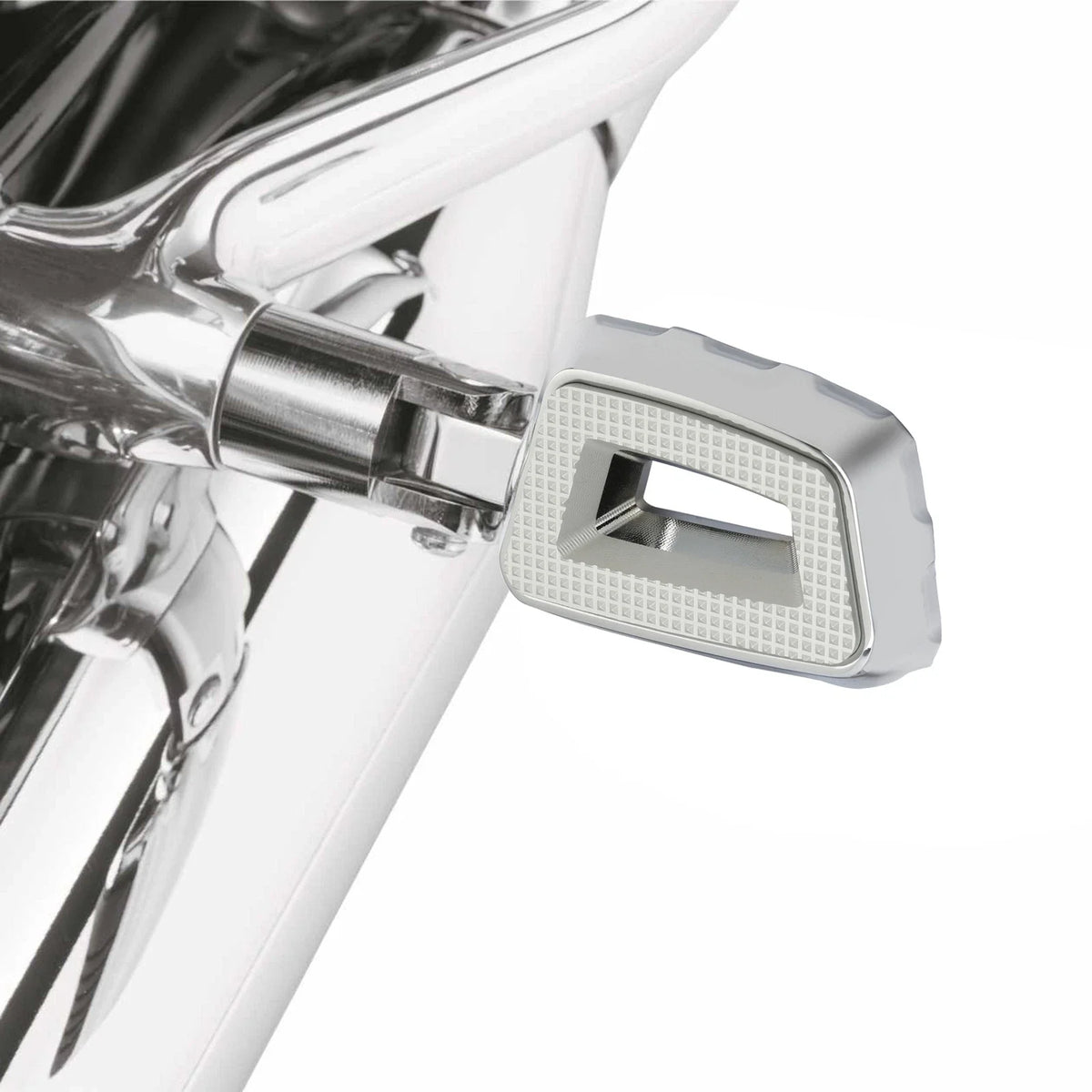 Chrome Footpegs for Harley Softail Fat Bob Low Rider Fat Boy (2018–2023)