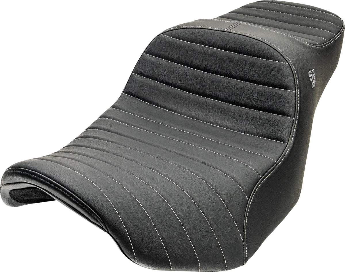 Chariot Seat for FLH/FLT (2023–2026) - Silver Classic Stitch, Silver Logo