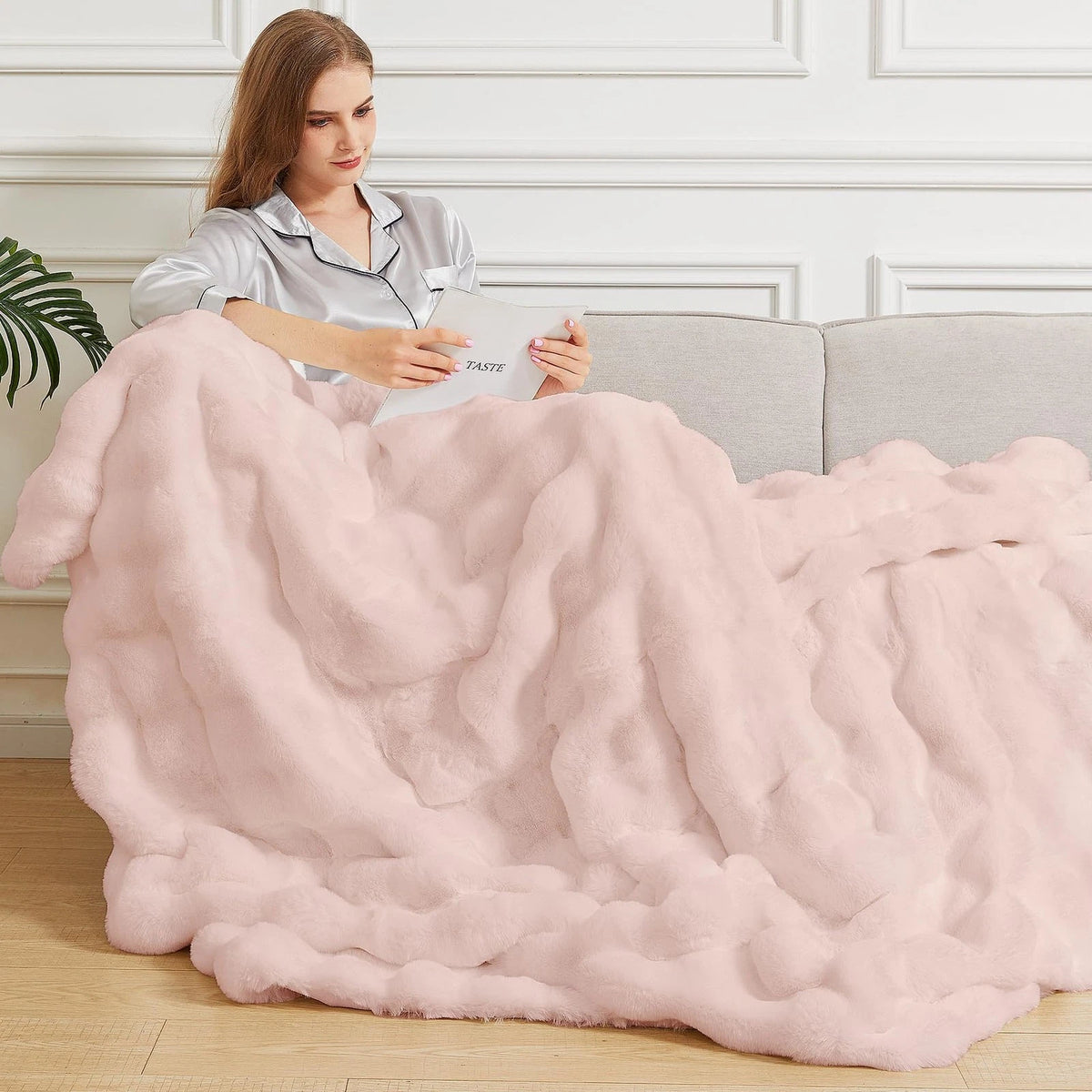 Cozy Faux Fur Twin Blanket 60x80 for Living Room Bedroom
