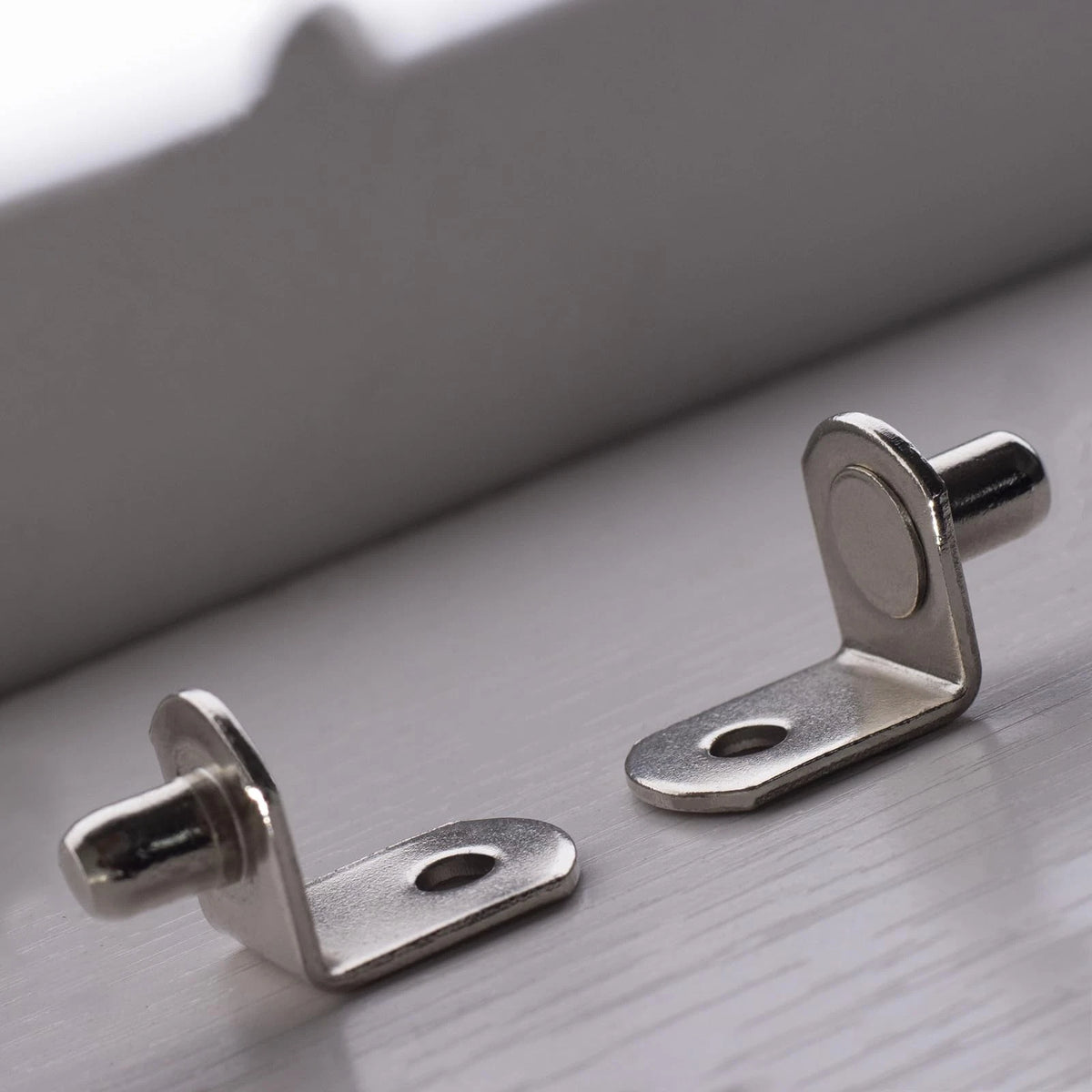 Set of 4 Shelf Pins for Winking Moon (1/4 Inch, Silver)