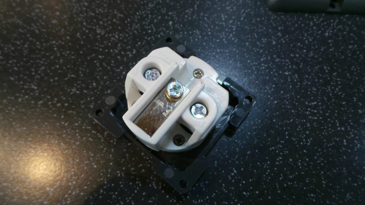 240V 3-Pin UK Socket for Caravan Motorhome C-Line/CBE (No Part Numbers)