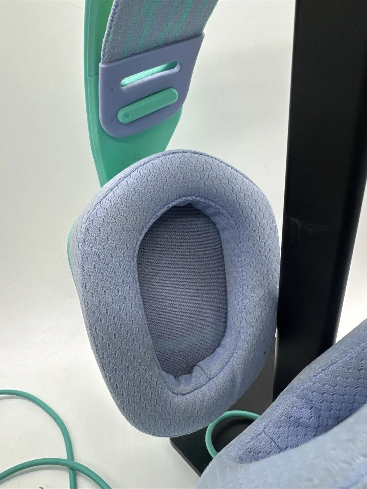 Logitech G G335 Wired Gaming Headset with Flip to Mute Microphone
