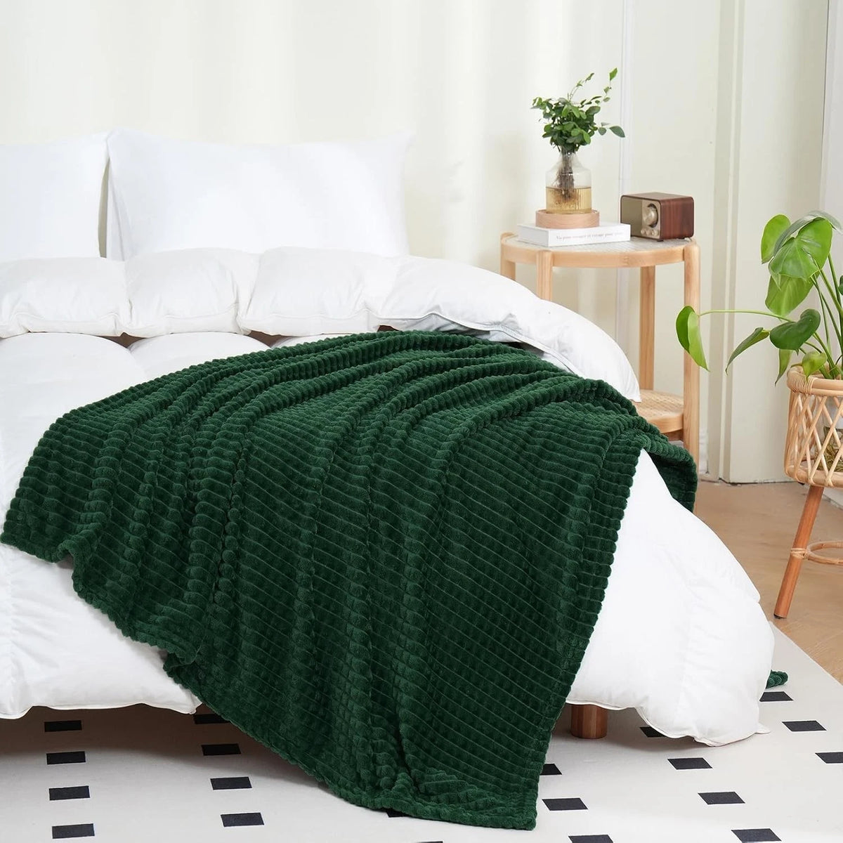 Green Throw Blanket 50" x 60" Fleece Super Soft Plush Cozy Decor