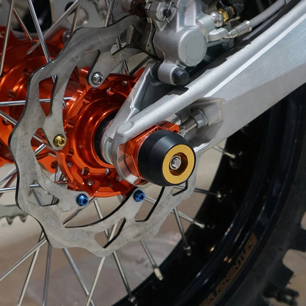 Rear Axle Sliders Pad for Yamaha XSR900 (2016–2020), Tracer 900 GT (2018–2020), FZ09 (2013–2016)