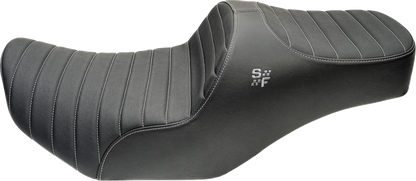 Chariot Seat for FLH/FLT (2023–2026) - Silver Classic Stitch, Silver Logo