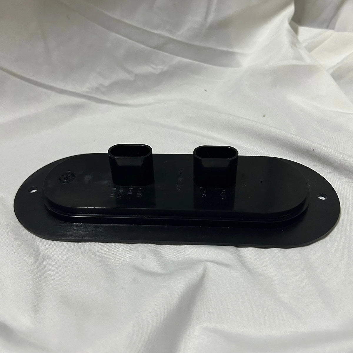 6" Oval Red Lens Stop/Turn Flange with Amp Connectors for Tecniq (T70-RWFA-1)