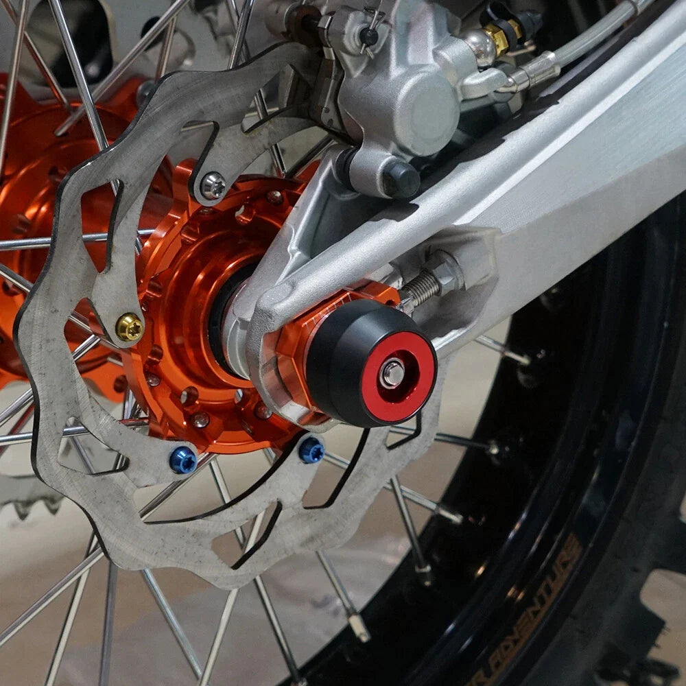Rear Axle Sliders Pad for Yamaha XSR900 (2016–2020), Tracer 900 GT (2018–2020), FZ09 (2013–2016)