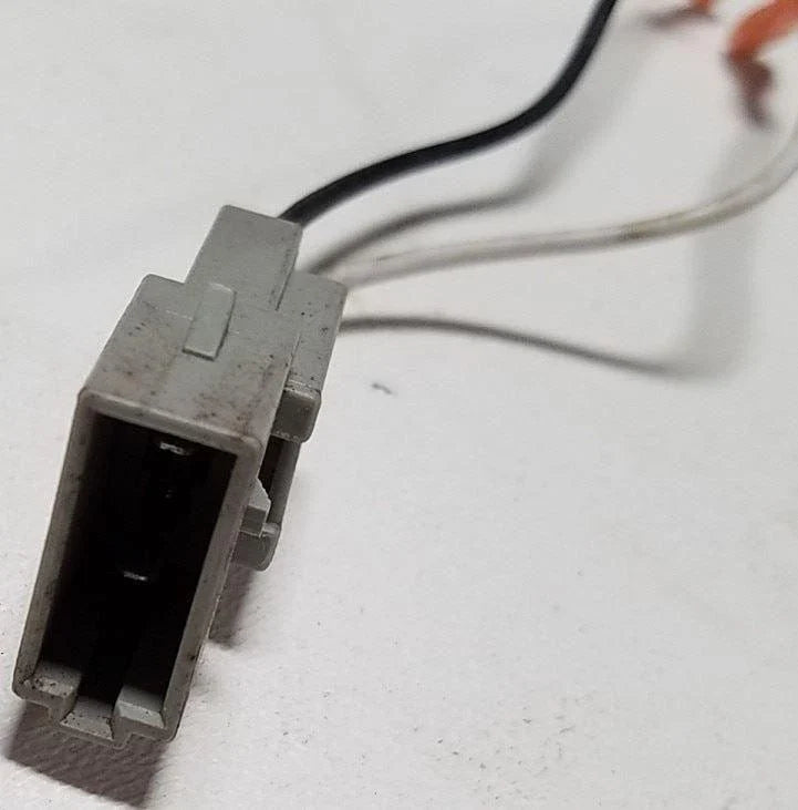 Speaker Female Plug Clip for Ford Thunderbird Cougar (1989–1997)