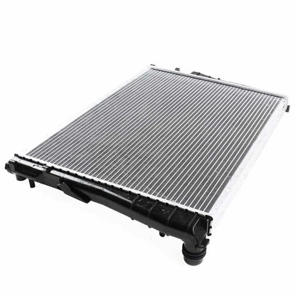 Radiator with Oil Cooler for BMW 320i 323Ci 323i 325i 325xi (2001–2005)