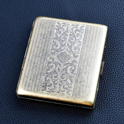 Retro Metal Cigarette Case for Men - Ultra-Thin Iron Holder (Portable Gift)