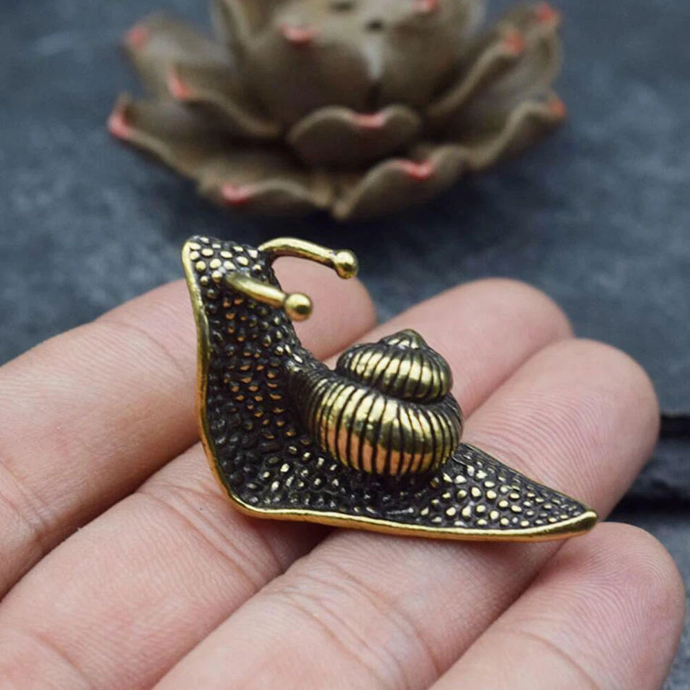 Brass Solid Snail Carved Statue for Home Decor (Antique Ornament)