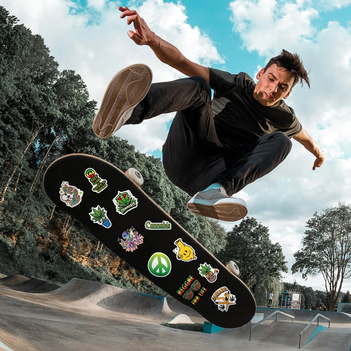 200Pcs Green Leaves Stickers for Laptop, Water Bottles, Skateboard, Guitar