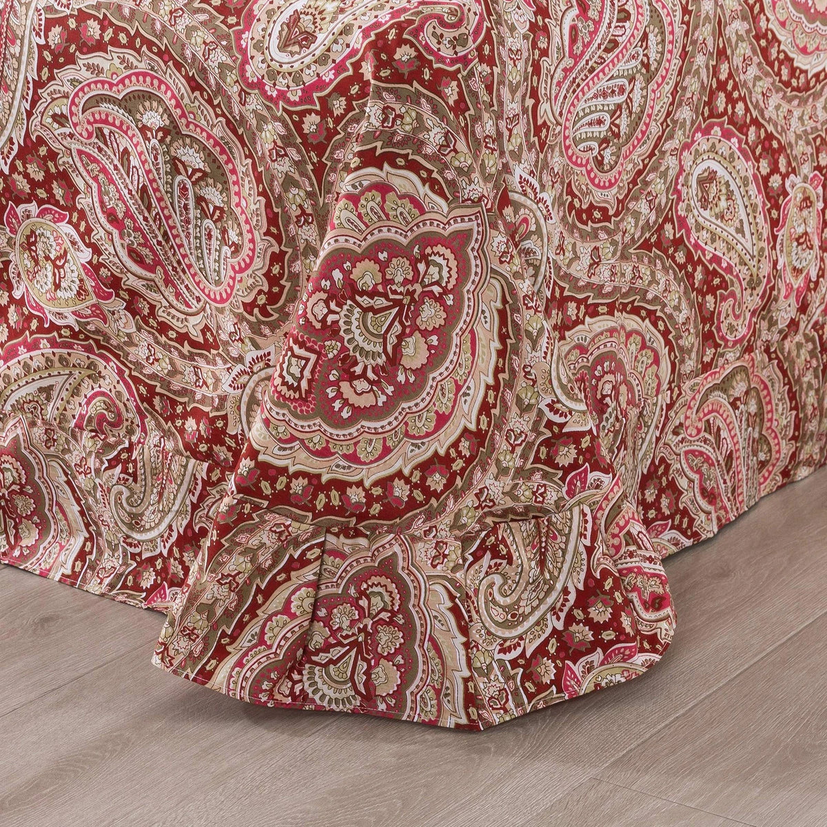 Set of 4 Luxury Paisley Sheets for King Size (Classy Red and Gold)