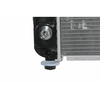 Radiator for Chevy Suburban, Yukon, Silverado 1500 (2001–2013) 21653