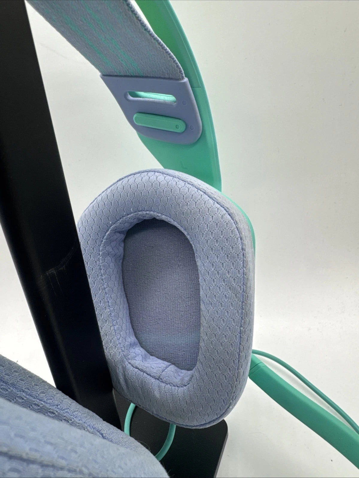 Logitech G G335 Wired Gaming Headset with Flip to Mute Microphone
