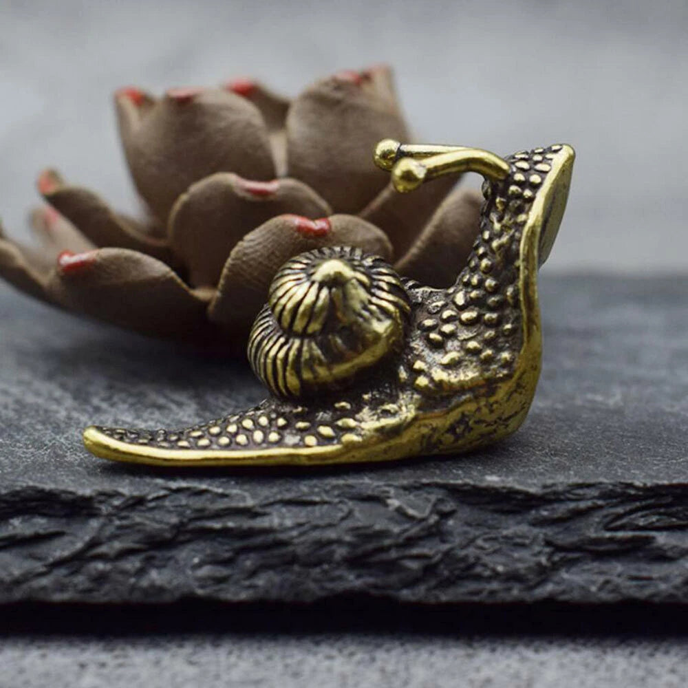 Brass Solid Snail Carved Statue for Home Decor (Antique Ornament)