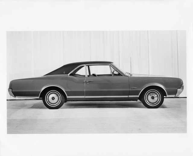 Press Photo for Oldsmobile Cutlass Supreme Sports Coupe (1967)
