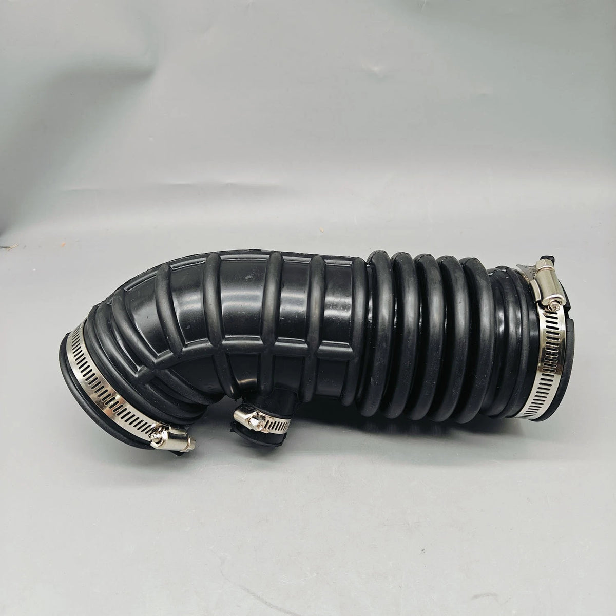 Left Engine Air Intake Hose for Infiniti M25 M35 M37 M56 Q70 M45 (2011–2013)