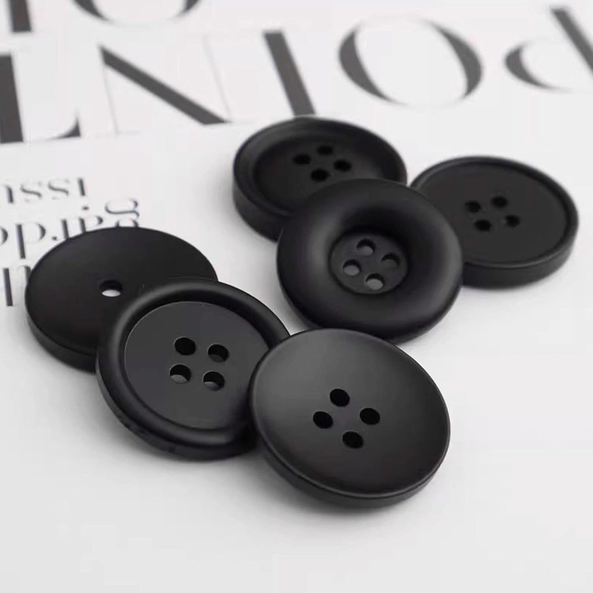 100pcs Black Round Resin Buttons for Crafting (1 Inch)