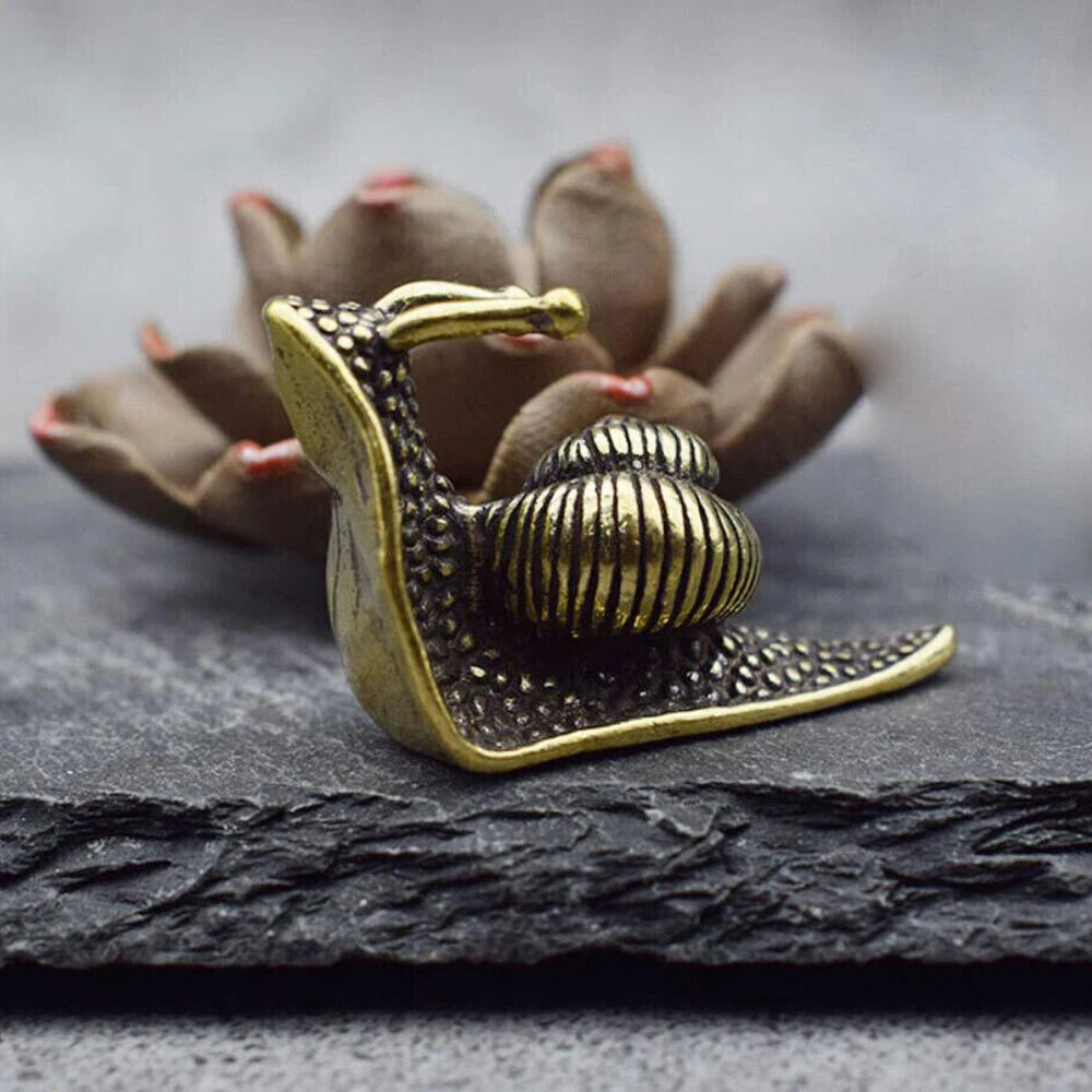Brass Solid Snail Carved Statue for Home Decor (Antique Ornament)