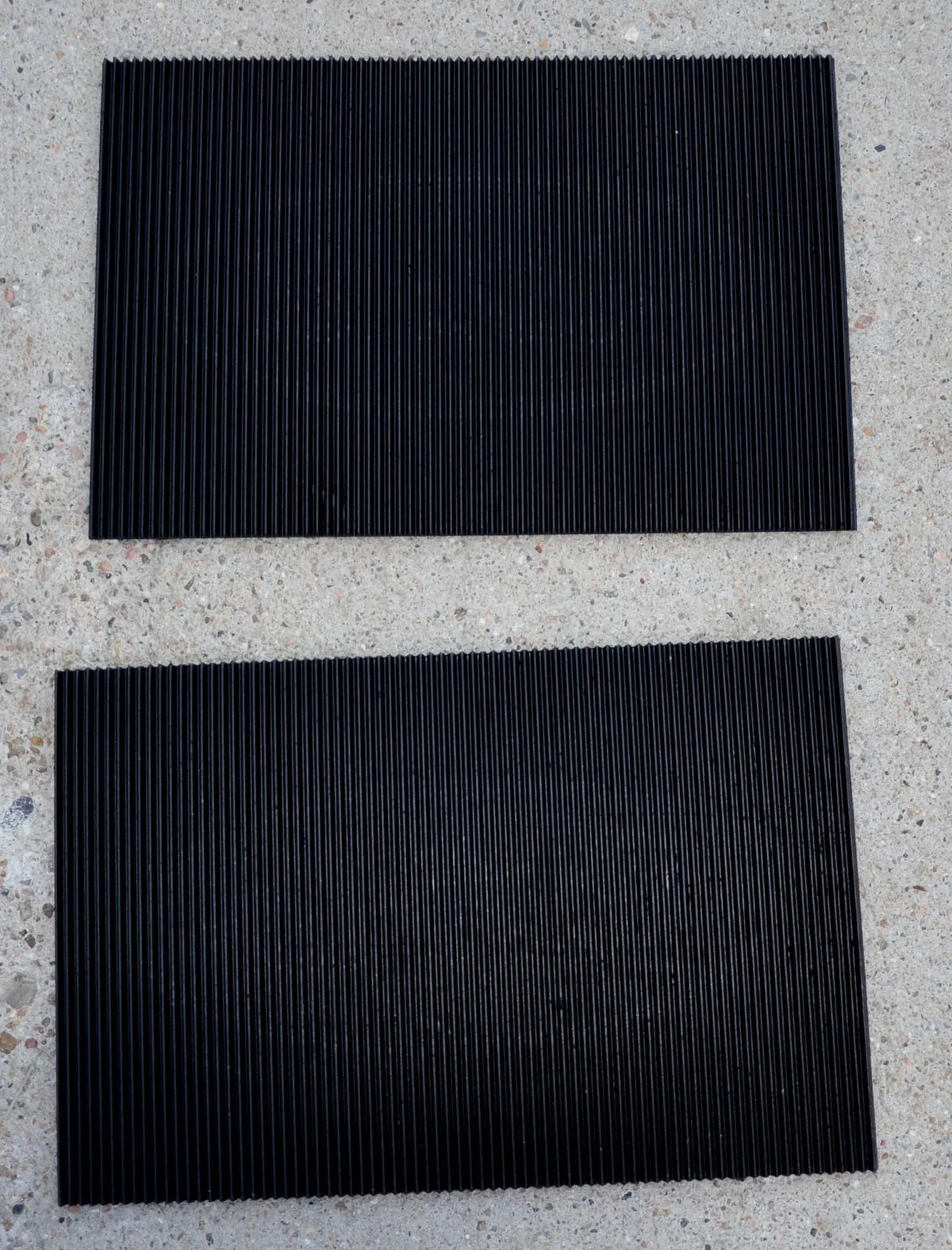 Set of 2 Front Fender Mud Flaps for Peterbilt (MPS-1812) Rubber Black Silver Logo