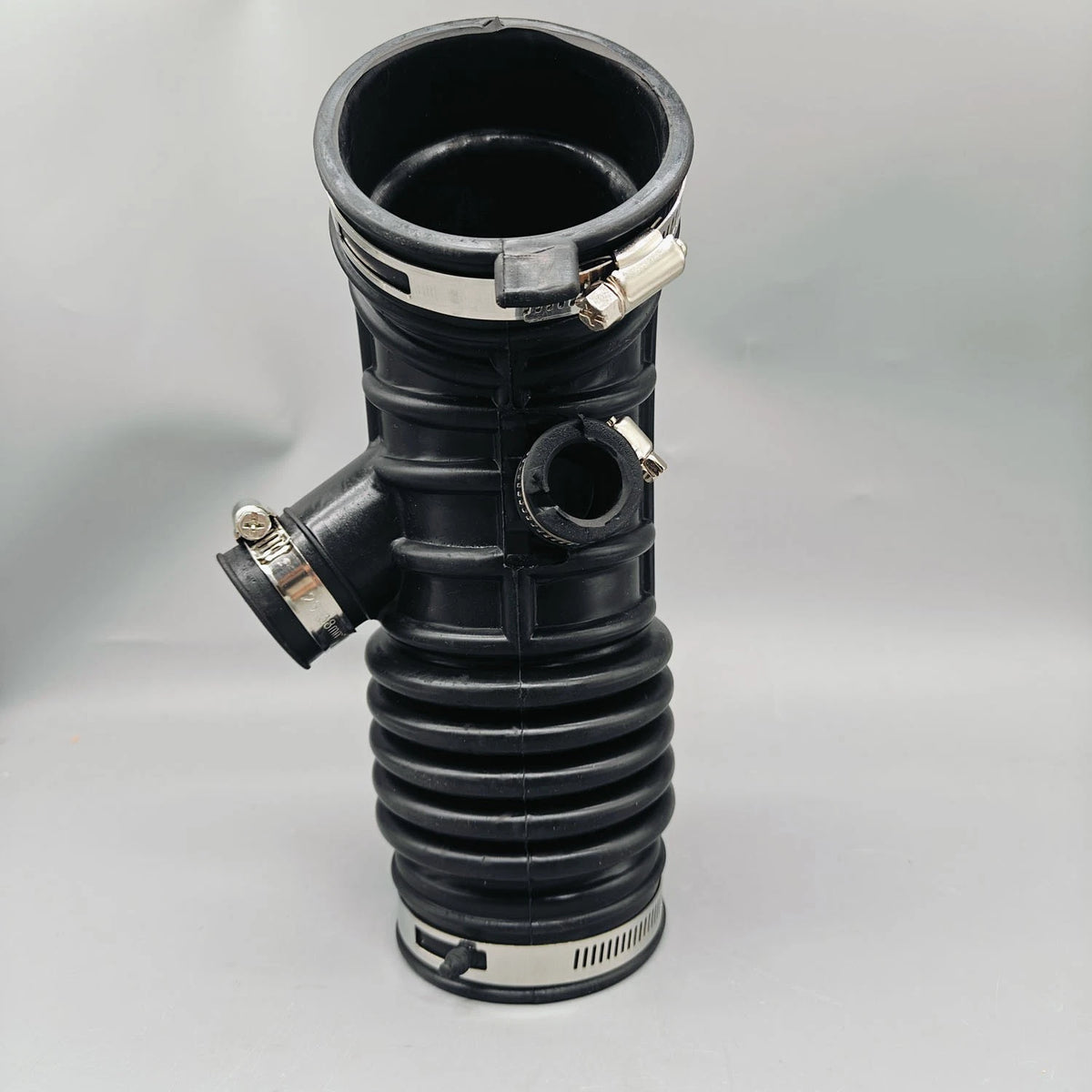 Left Engine Air Intake Hose for Infiniti M25 M35 M37 M56 Q70 M45 (2011–2013)