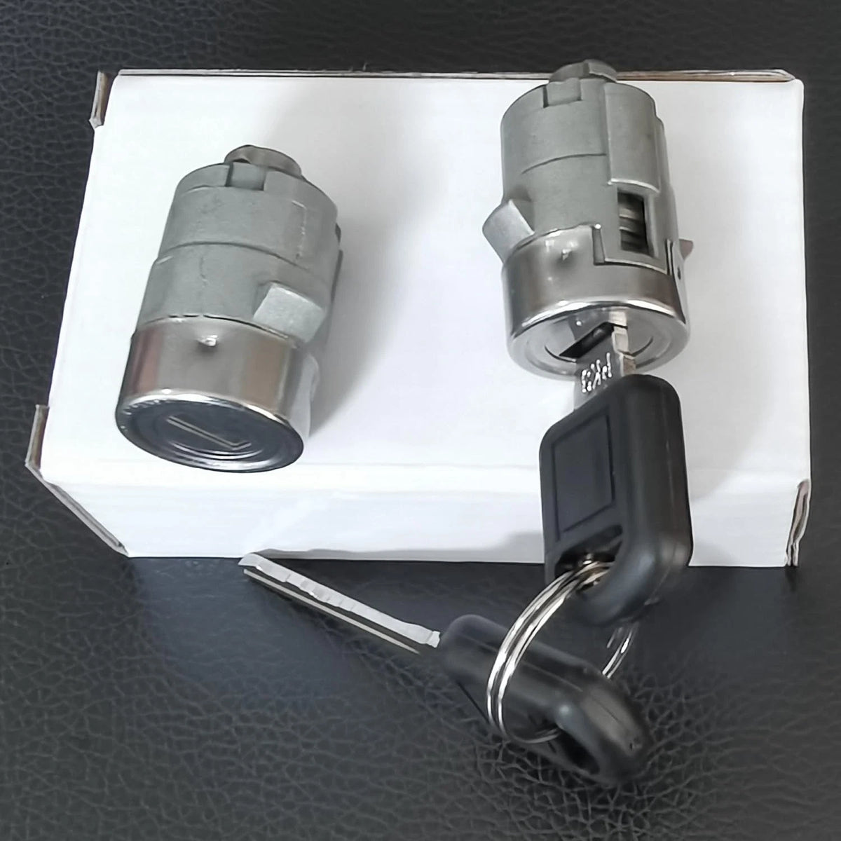 1 Pair Door Lock Cylinder Set w/Key for Chevy Silverado