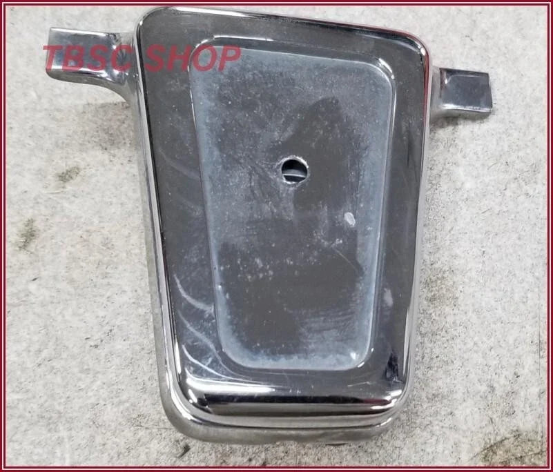Trunk Lock Cover with Emblem for Lincoln Mark VIII (1993–1996)