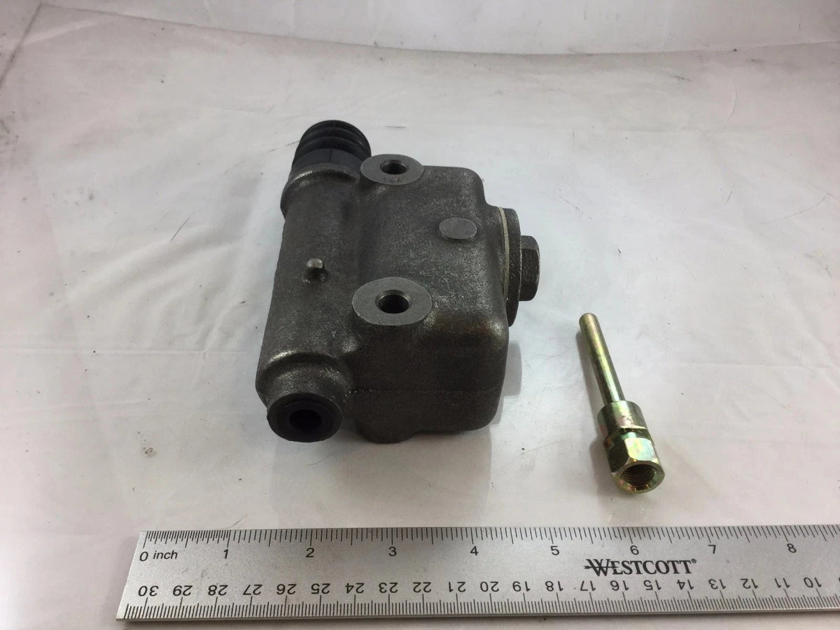 Master Cylinder with Push Rod for Yale GLC050BC (Fits Forklift)