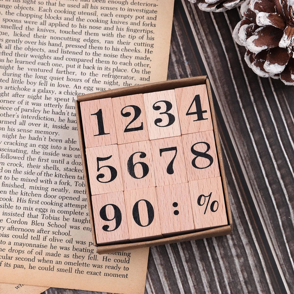 12 Wooden Rubber Stamps for Decorative Use (0-9)