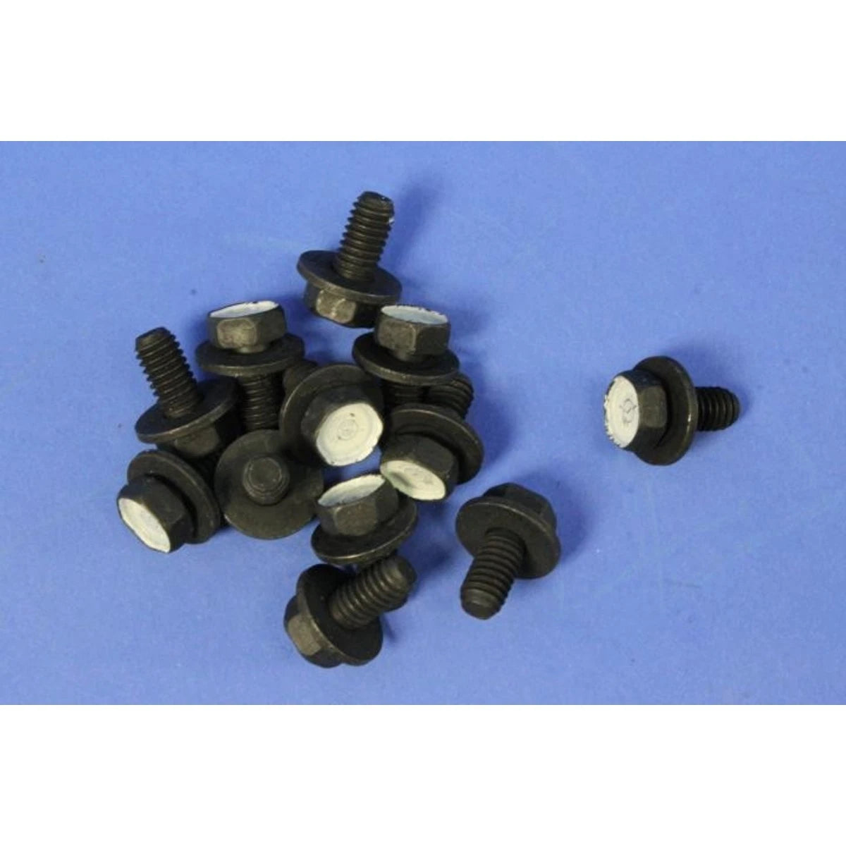 Set of 4 Automatic Transmission Case Extension Bolts for Jeep Dodge Ram (2001–2002) 06036330AA